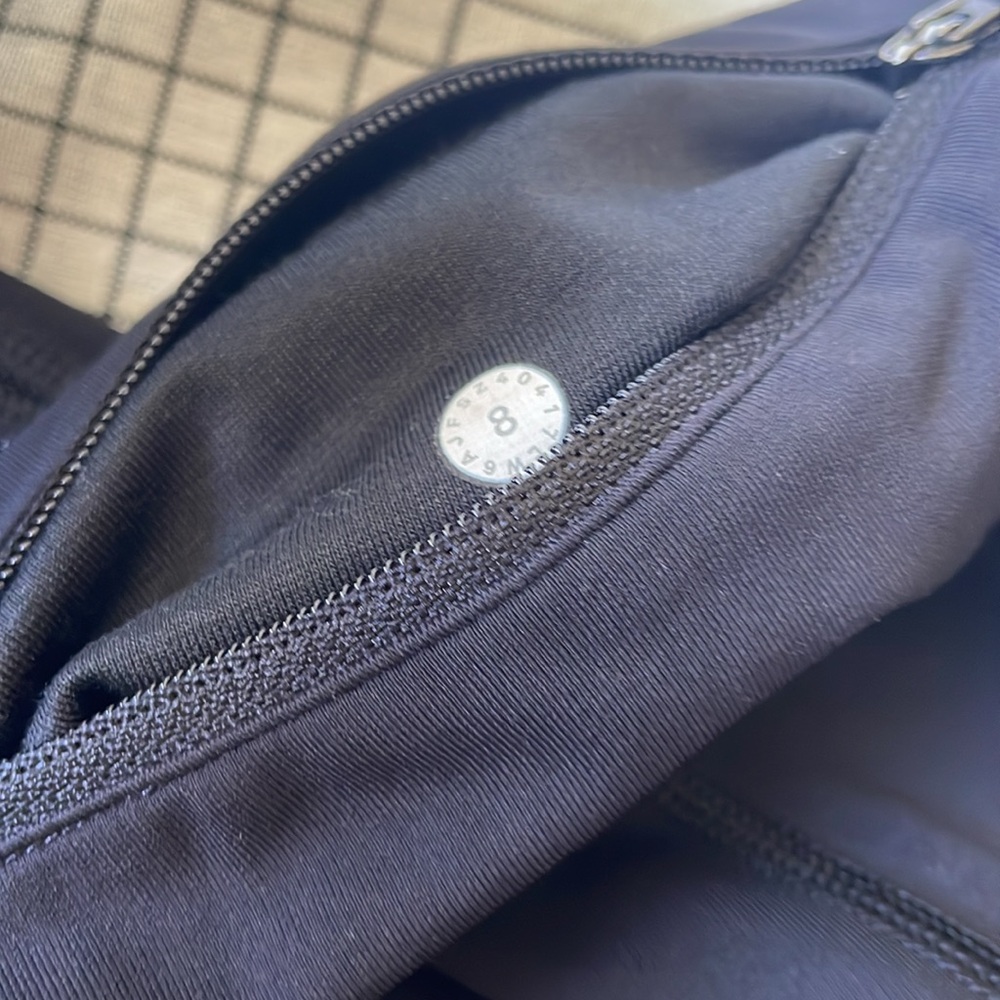 Lululemon Athletica - Picture 6 of 7